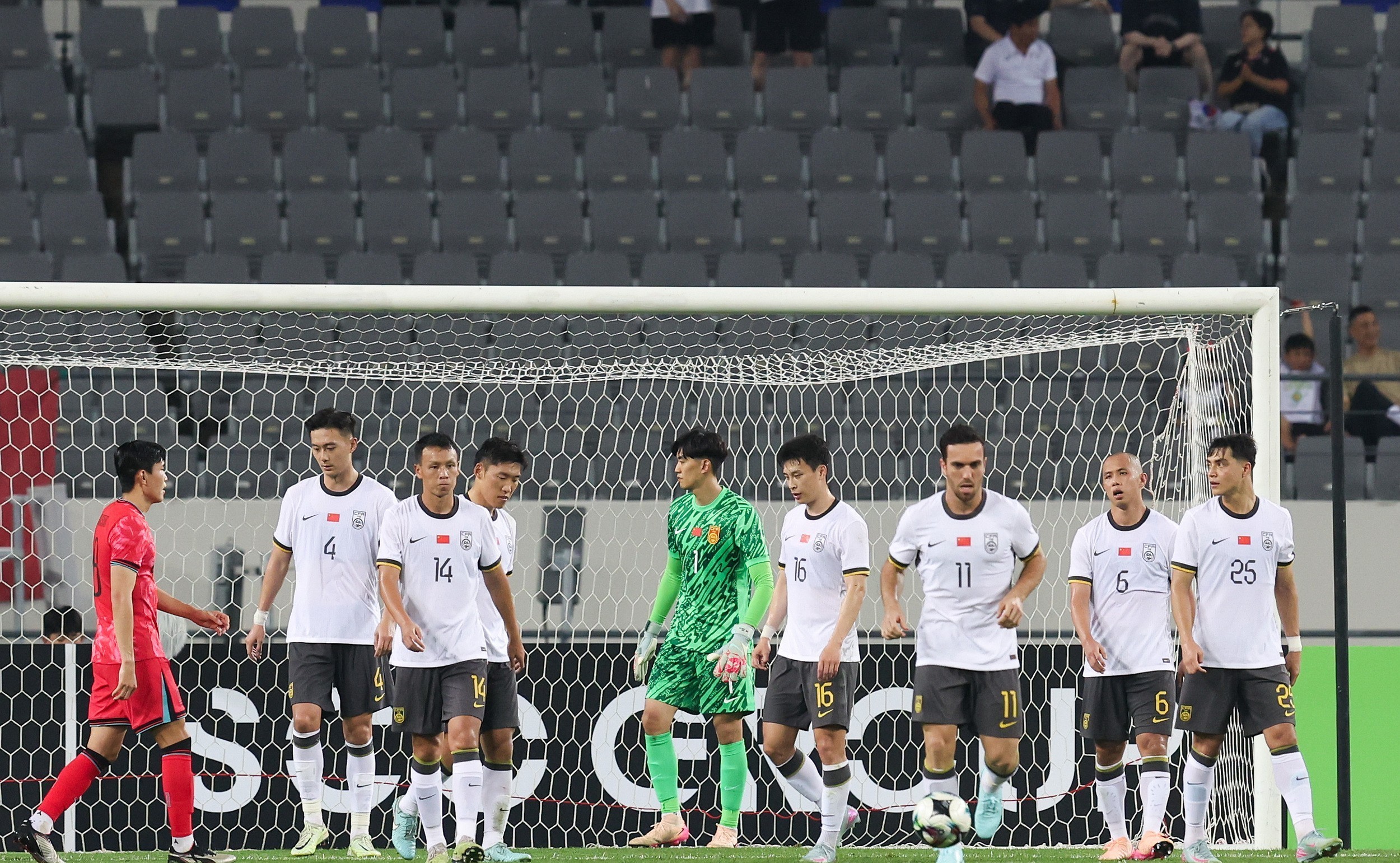 这也行？国际比赛日曼城调整名单以备亚冠关键时刻新疆广汇内部沟通，今晚尼斯备战英超